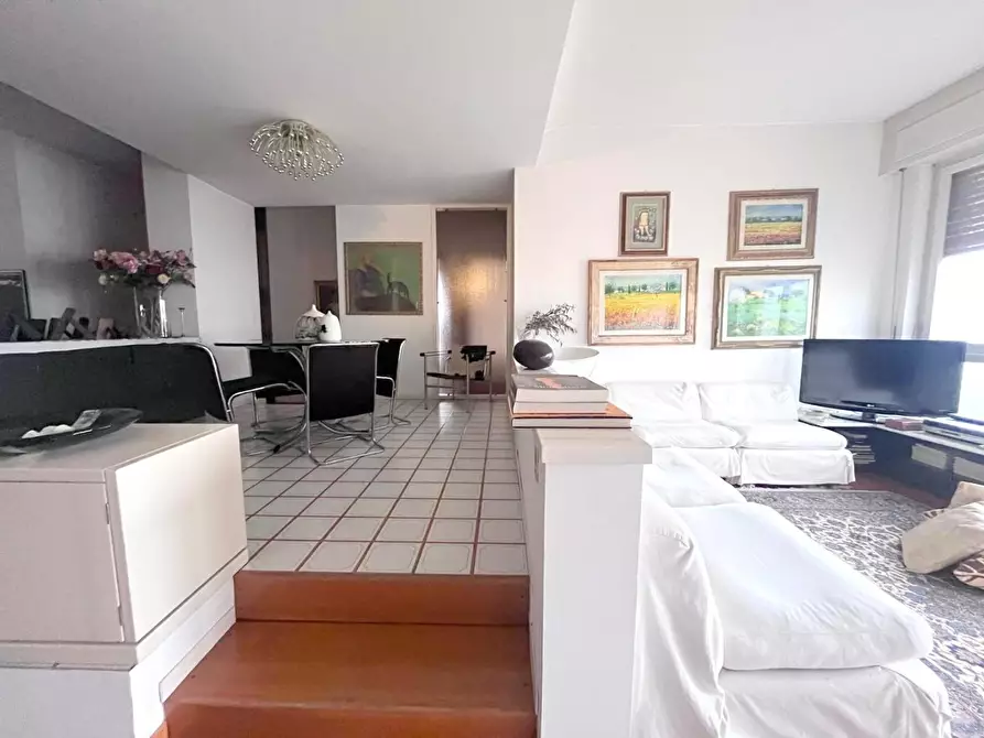 Immagine 5 di Appartamento in vendita  a Massa