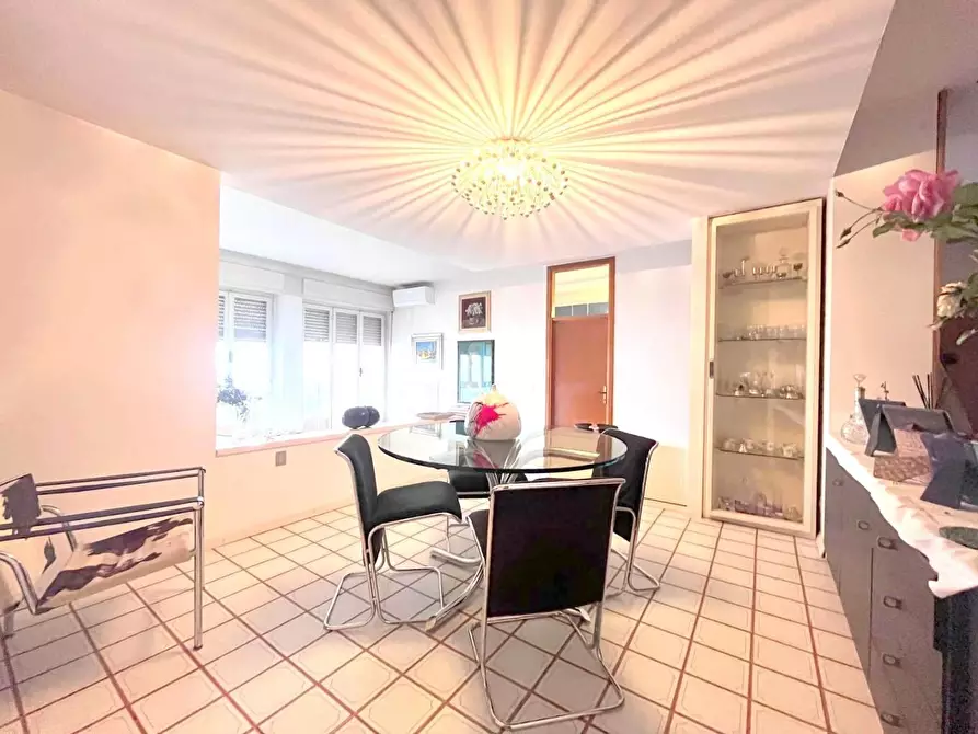 Immagine 7 di Appartamento in vendita  a Massa