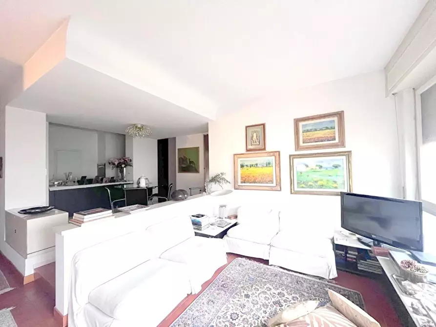 Immagine 2 di Appartamento in vendita  a Massa