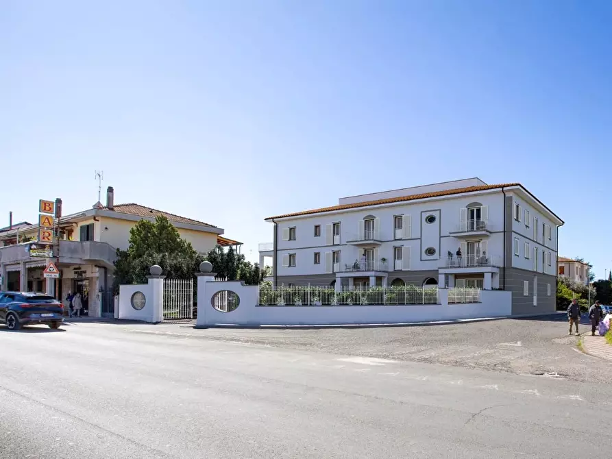 Immagine 2 di Appartamento in vendita  a Cecina