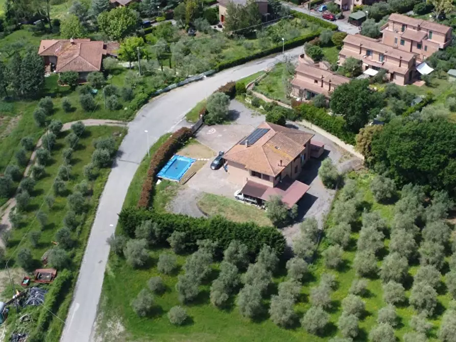 Immagine 2 di Villa in vendita  a Castelnuovo Berardenga