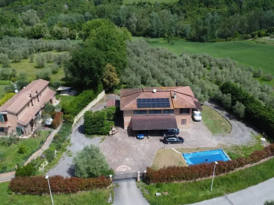 Immagine 7 di Villa in vendita  a Castelnuovo Berardenga