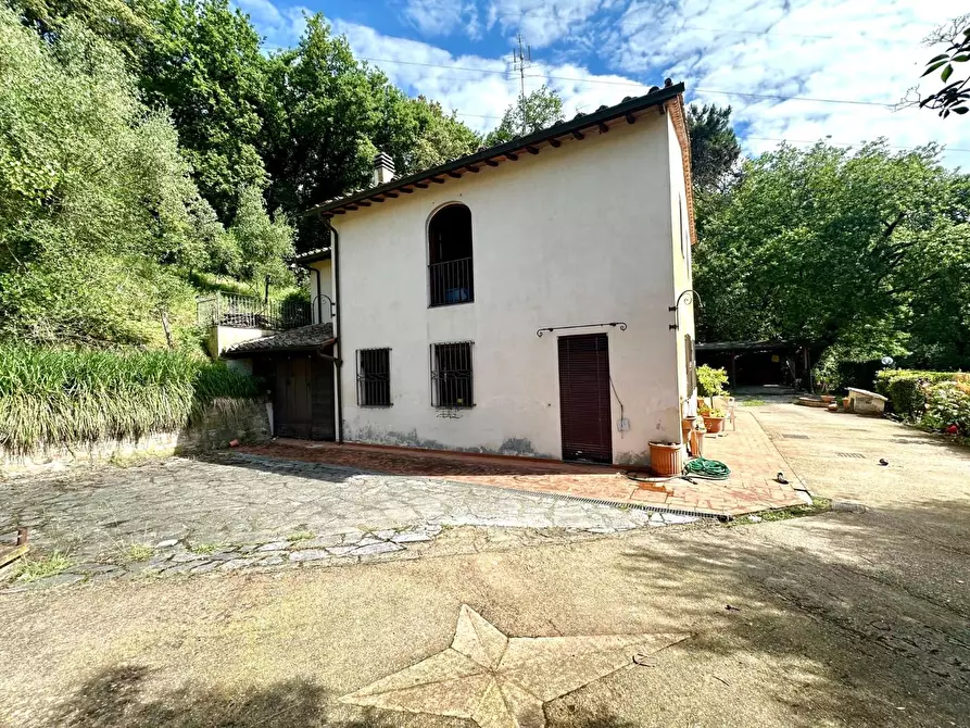 Immagine 31 di Rustico / casale in vendita  a Capannori