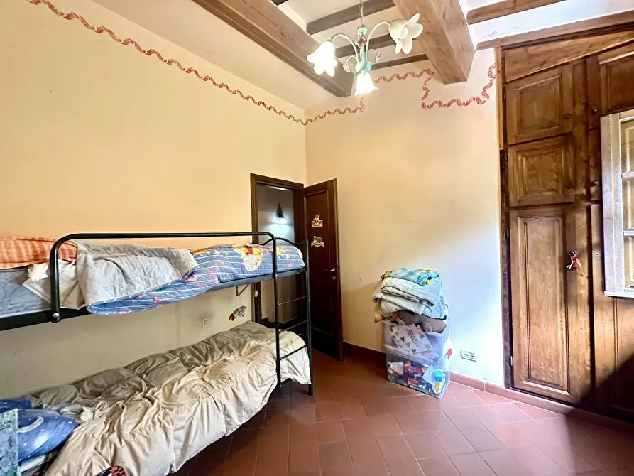Immagine 43 di Rustico / casale in vendita  a Capannori