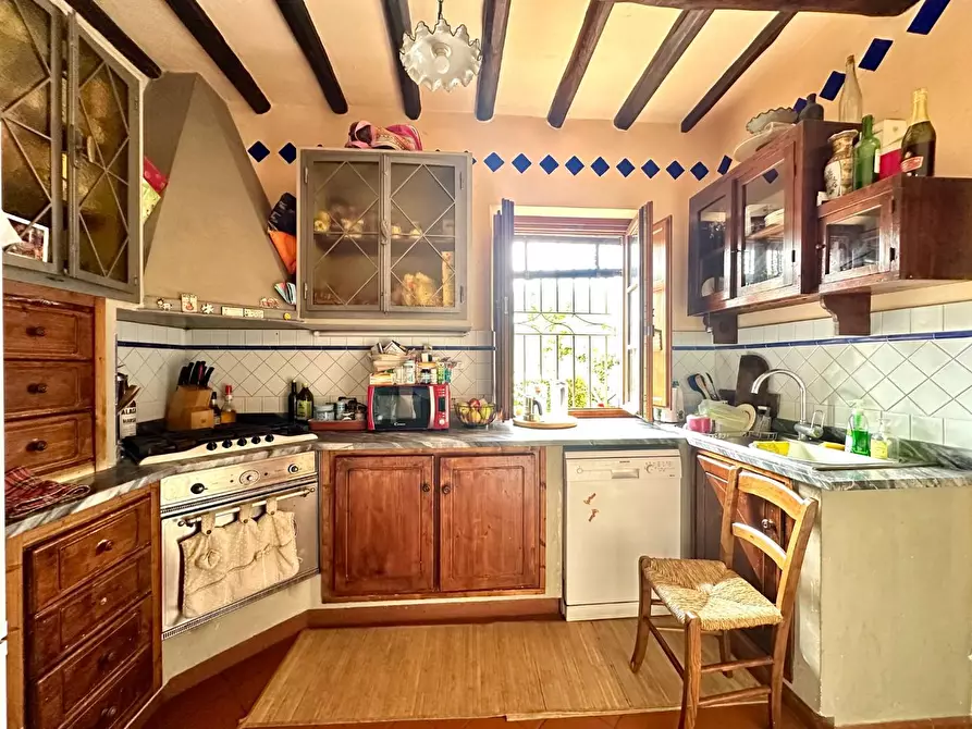 Immagine 38 di Rustico / casale in vendita  a Capannori