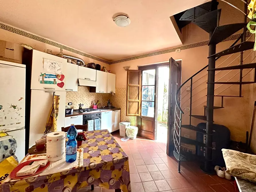 Immagine 25 di Rustico / casale in vendita  a Capannori