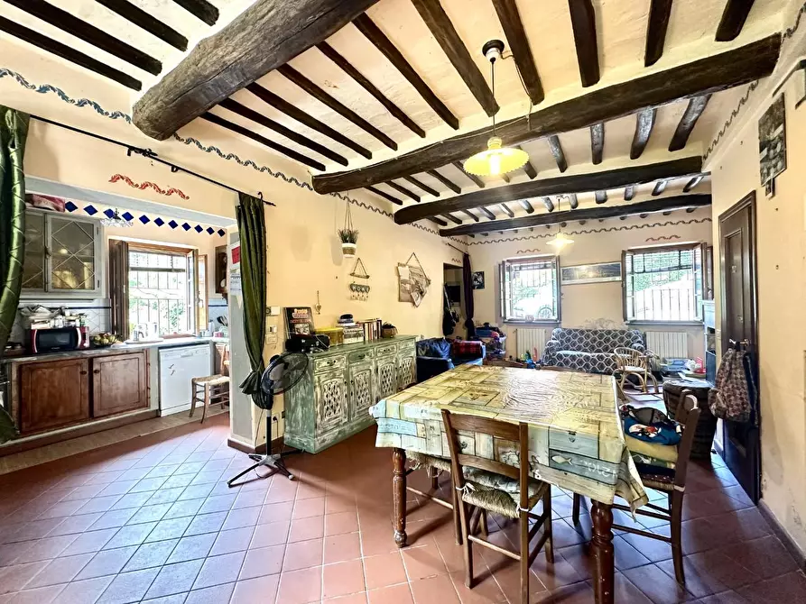 Immagine 9 di Rustico / casale in vendita  a Capannori