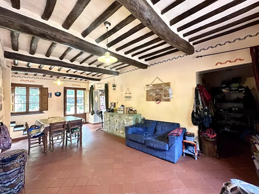 Immagine 12 di Rustico / casale in vendita  a Capannori