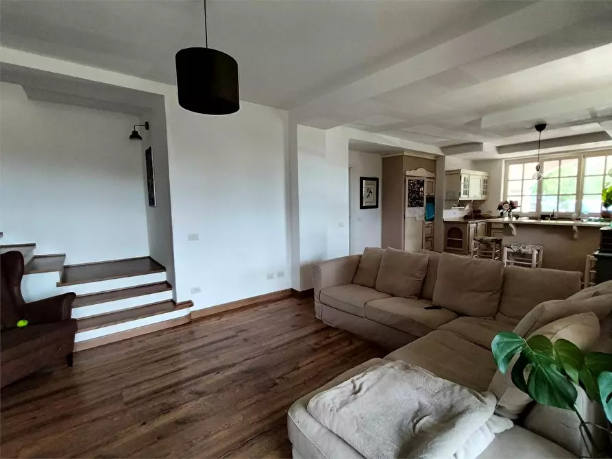 Immagine 2 di Villa in vendita  a Sarzana