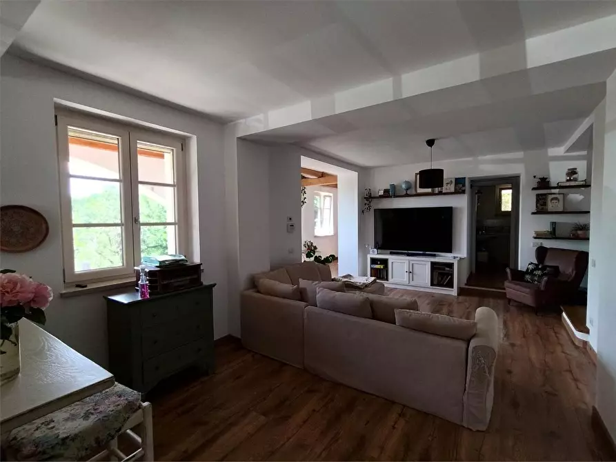 Immagine 10 di Villa in vendita  a Sarzana