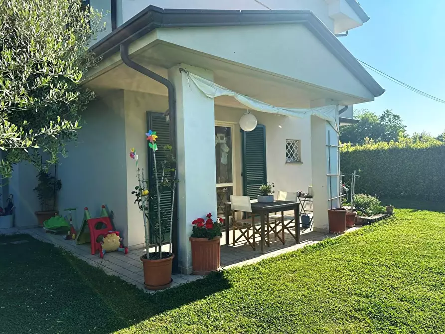 Immagine 9 di Casa bifamiliare in vendita  a Capannori