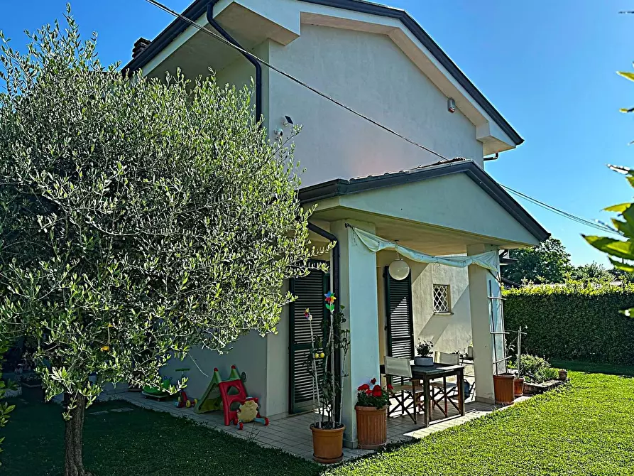 Immagine 53 di Casa bifamiliare in vendita  a Capannori