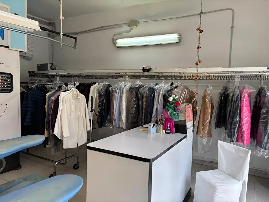 Immagine 6 di Negozio in vendita  a Roma