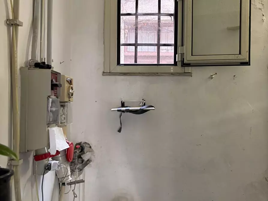 Immagine 14 di Negozio in vendita  a Roma