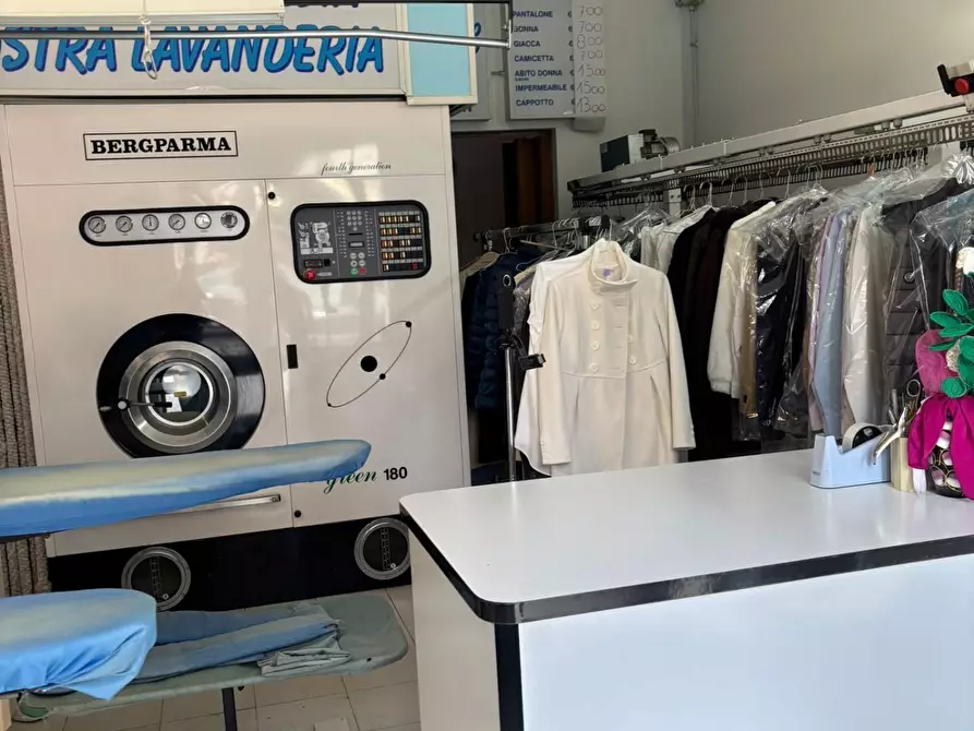 Immagine 3 di Negozio in vendita  a Roma