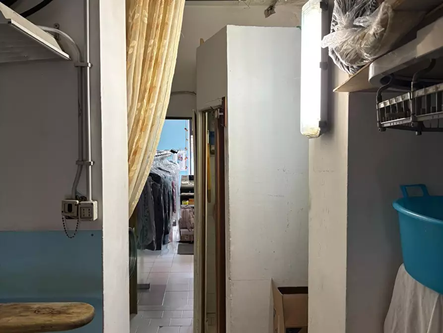 Immagine 25 di Negozio in vendita  a Roma