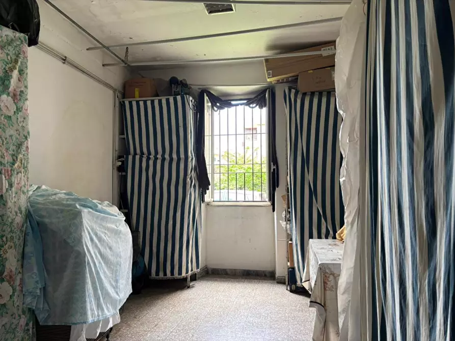 Immagine 32 di Negozio in vendita  a Roma