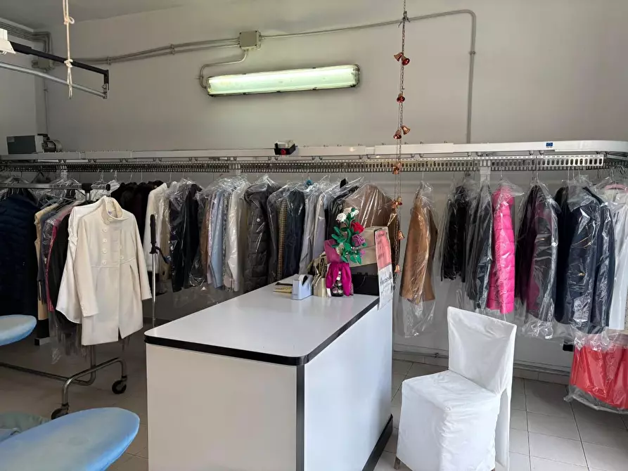 Immagine 5 di Negozio in vendita  a Roma