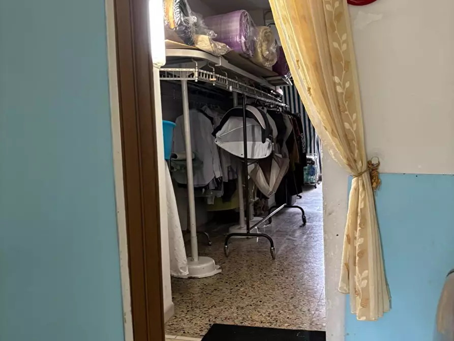 Immagine 20 di Negozio in vendita  a Roma