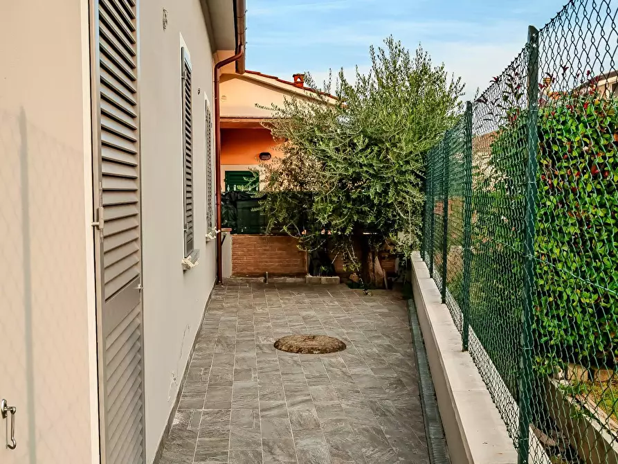 Immagine 13 di Villa in vendita  a San Miniato