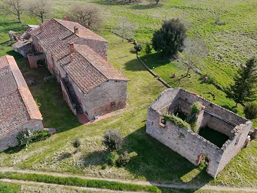 Immagine 25 di Casa colonica in vendita  a Asciano