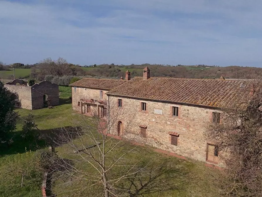 Immagine 9 di Casa colonica in vendita  a Asciano