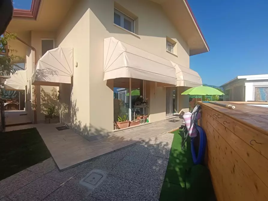 Immagine 73 di Villa in vendita  a Montignoso