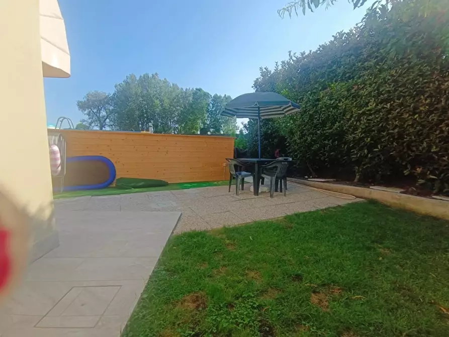 Immagine 75 di Villa in vendita  a Montignoso