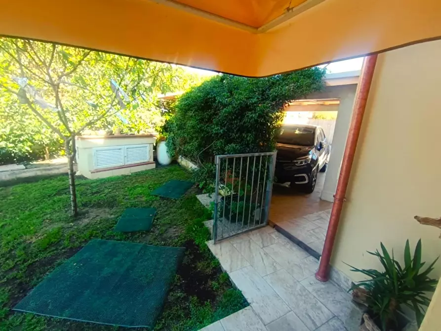 Immagine 60 di Villa in vendita  a Montignoso