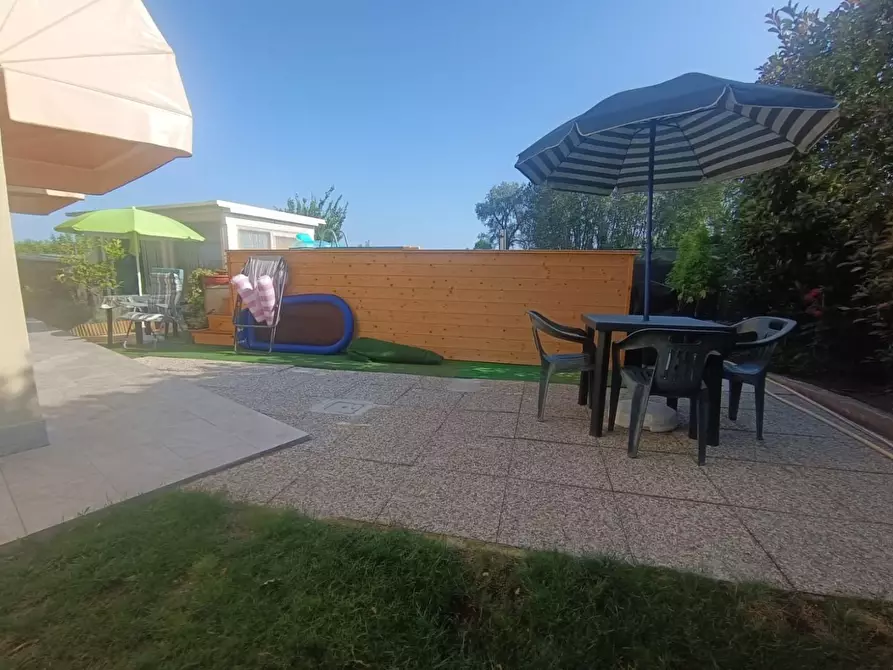 Immagine 74 di Villa in vendita  a Montignoso