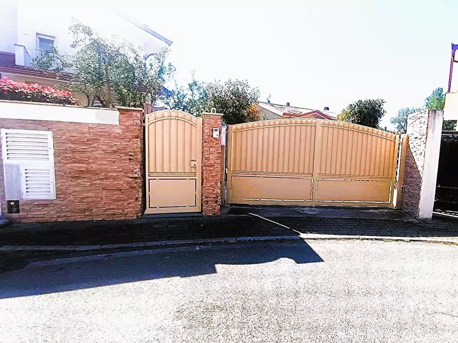 Immagine 3 di Villa in vendita  a Montignoso