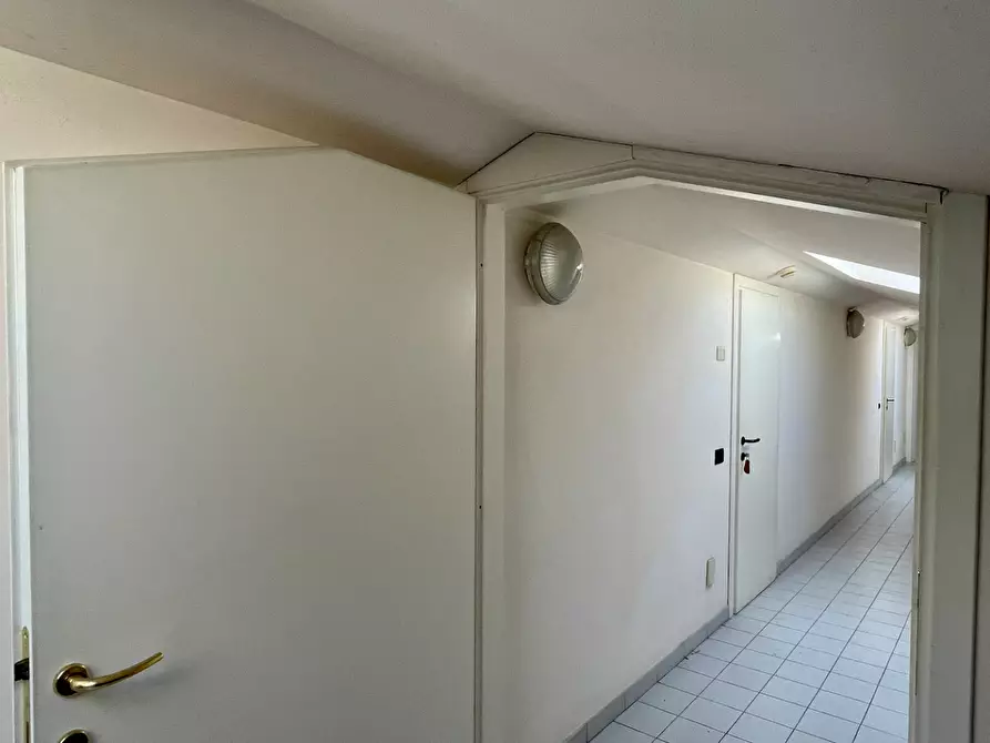 Immagine 37 di Ufficio in vendita  a San Miniato