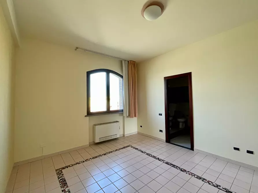 Immagine 23 di Ufficio in vendita  a San Miniato