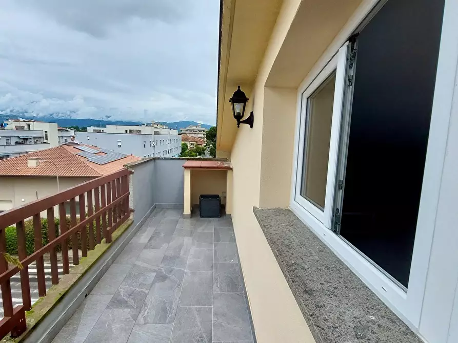 Immagine 22 di Appartamento in vendita  a Viareggio