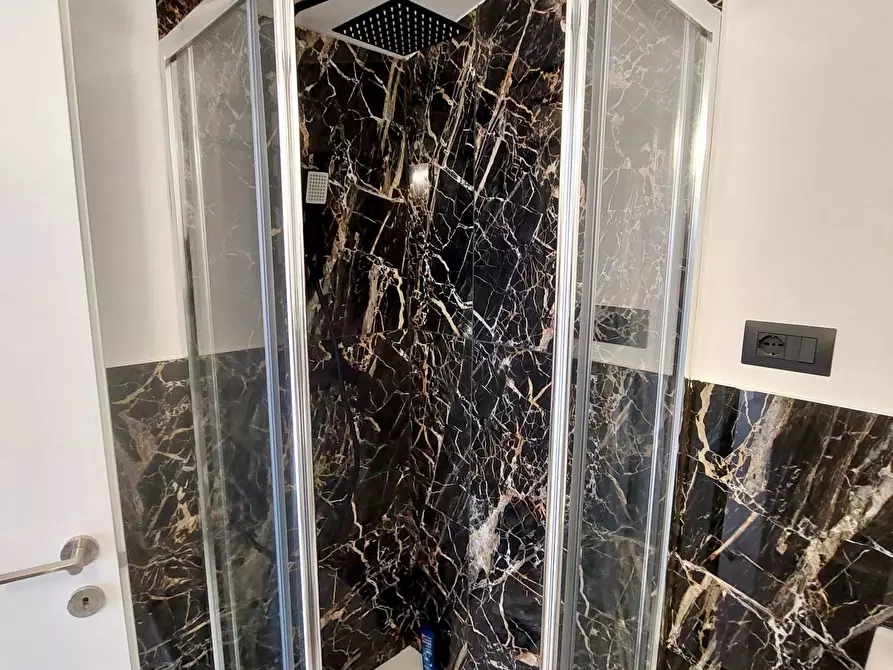 Immagine 24 di Appartamento in vendita  a Viareggio