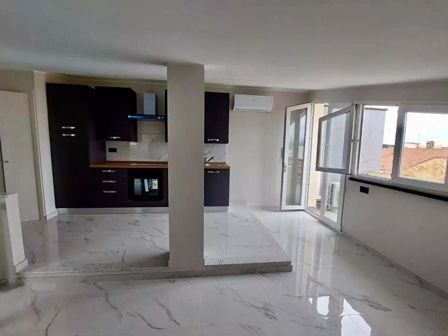 Immagine 8 di Appartamento in vendita  a Viareggio