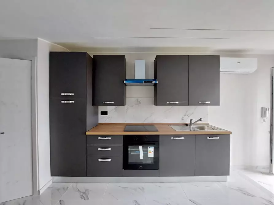 Immagine 21 di Appartamento in vendita  a Viareggio