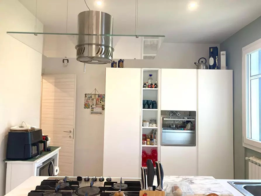 Immagine 10 di Casa bifamiliare in vendita  a Viareggio