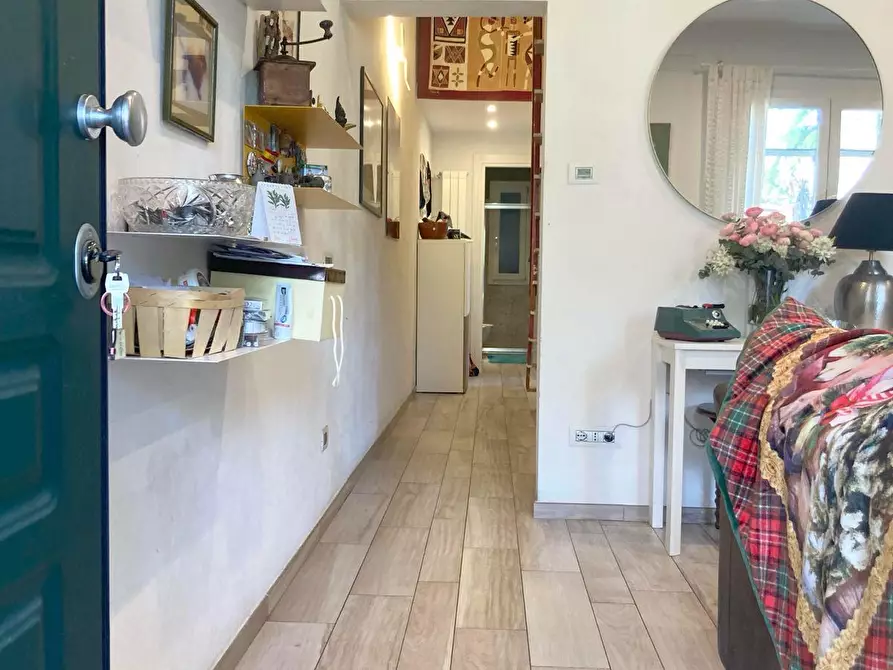 Immagine 2 di Casa bifamiliare in vendita  a Viareggio