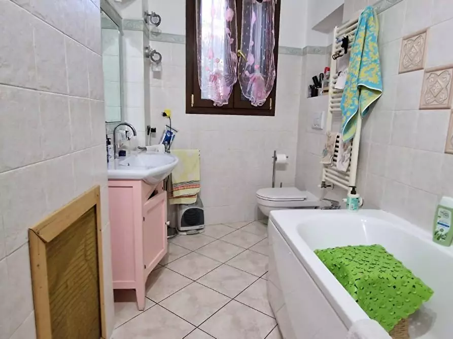 Immagine 15 di Appartamento in vendita  a Carrara