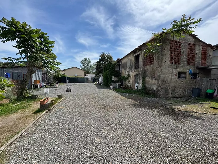 Immagine 8 di Casa colonica in vendita  a Pietrasanta