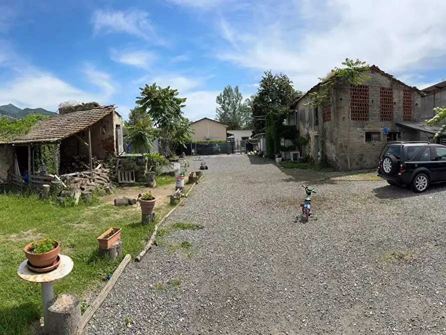 Immagine 2 di Casa colonica in vendita  a Pietrasanta