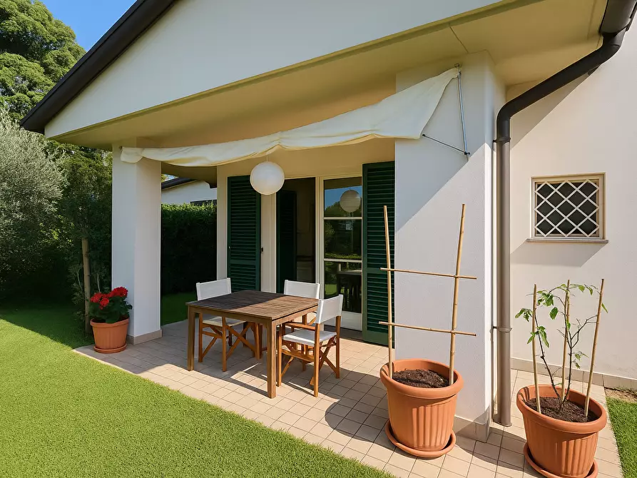 Immagine 11 di Casa bifamiliare in vendita  a Capannori