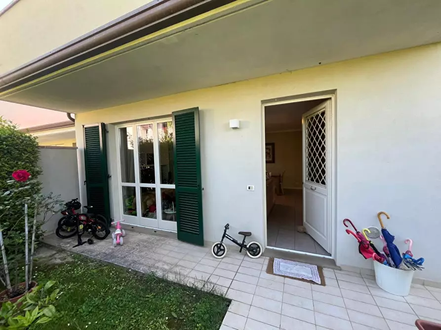 Immagine 2 di Casa bifamiliare in vendita  a Capannori