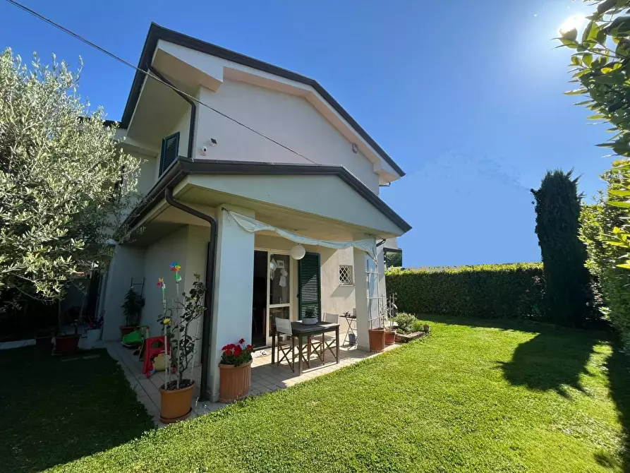 Immagine 3 di Casa bifamiliare in vendita  a Capannori