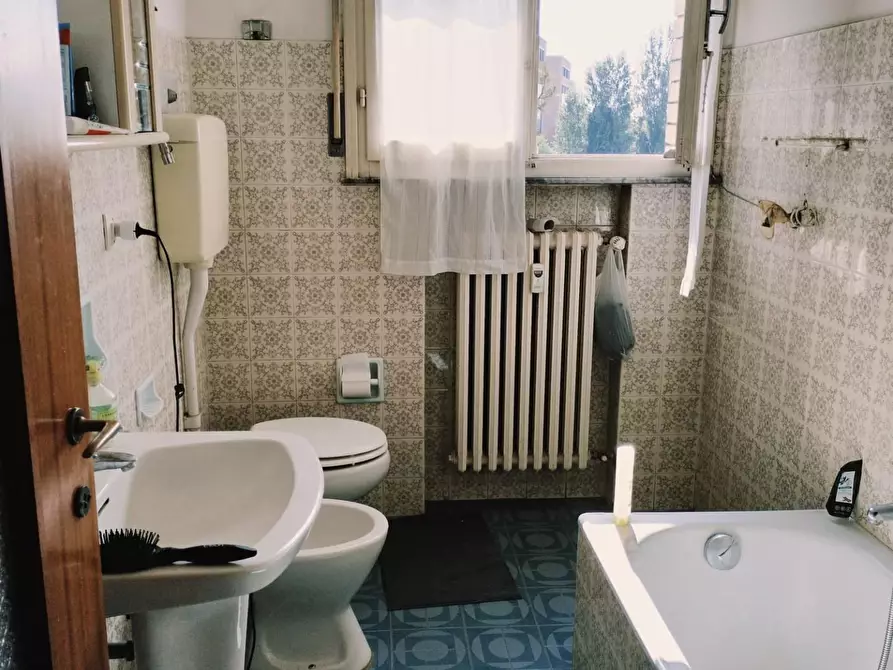 Immagine 9 di Appartamento in vendita  a Reggio Nell'emilia