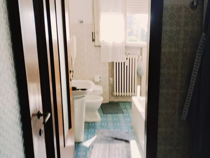 Immagine 10 di Appartamento in vendita  a Reggio Nell'emilia