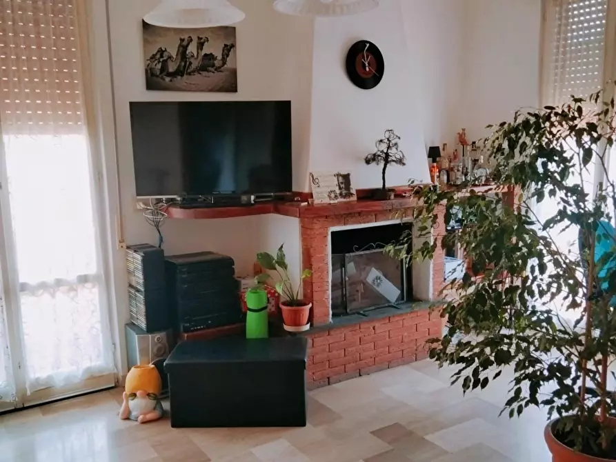 Immagine 5 di Appartamento in vendita  a Massa