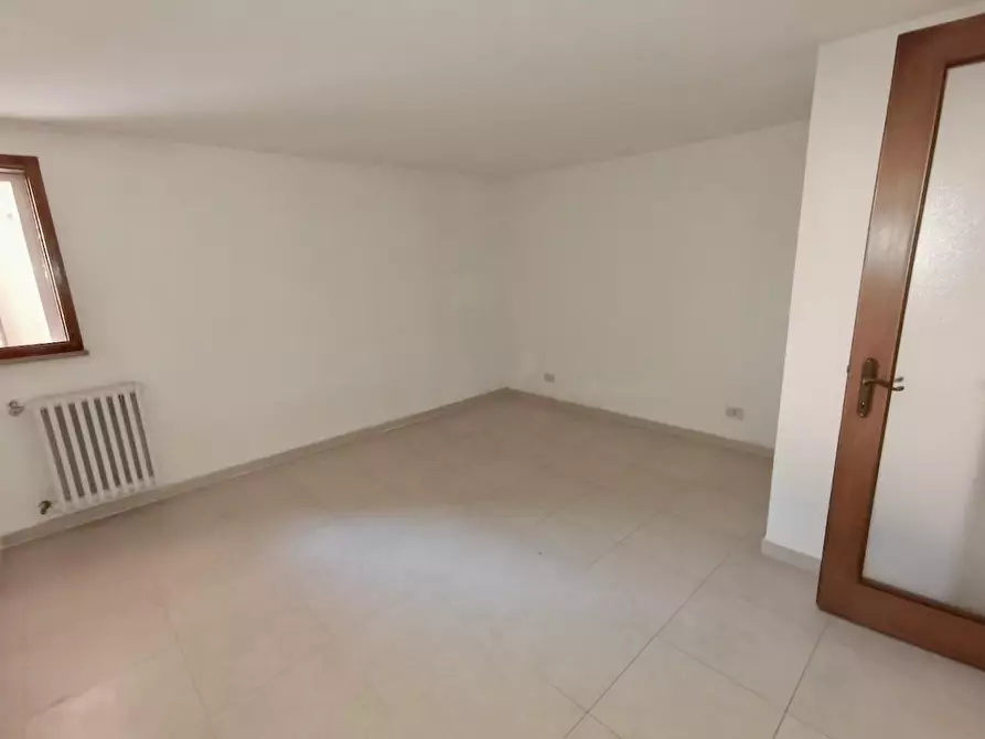 Immagine 23 di Ufficio in vendita  a Pisa