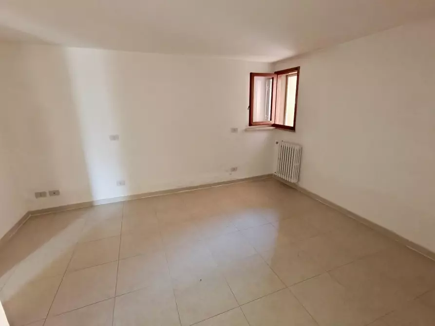 Immagine 24 di Ufficio in vendita  a Pisa